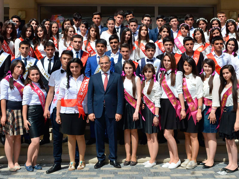 Təhsil naziri builki məzunlara müraciət etdi - FOTO