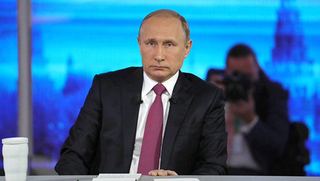 Putin Komiyə siyasi sığınacaq təklif etdi