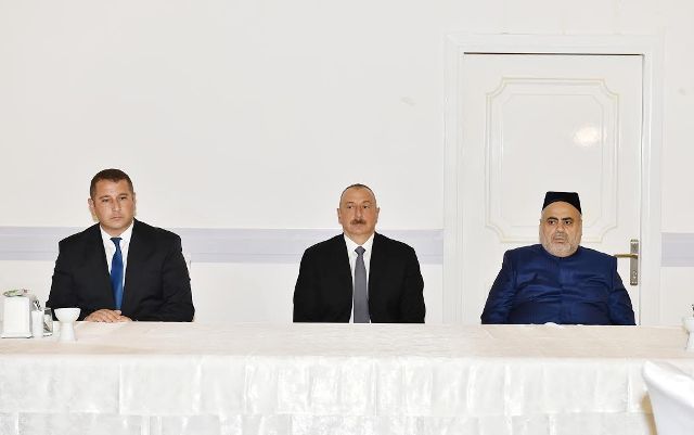 İlham Əliyev akademik Rəfiqə Əliyevanın qırx mərasimində iştirak edib