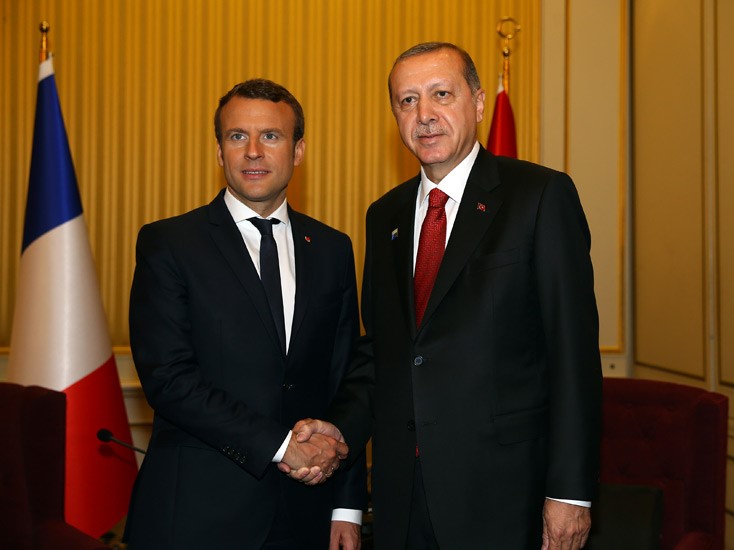 Ərdoğan fransalı həmkarı ilə Qətər problemini müzakirə edib