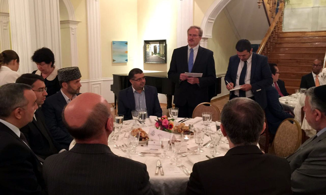 ABŞ səfiri iftar süfrəsi təşkil etdi