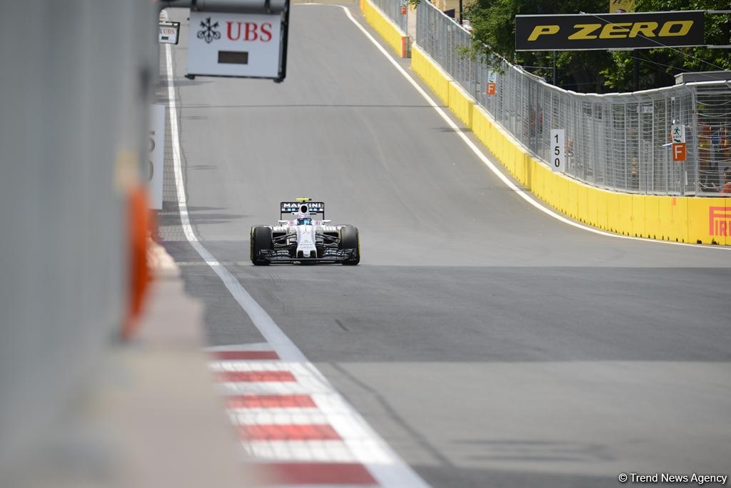 Formula 1 pilotlarının birinci sərbəst yürüşü başladı