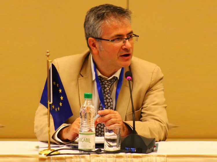 Gənclər Avropa İttifaqının nümayəndəsini sual “atəşinə” tutdu: “Sizin cəmiyyətdə debat yoxdur” – MÜZAKİRƏ 