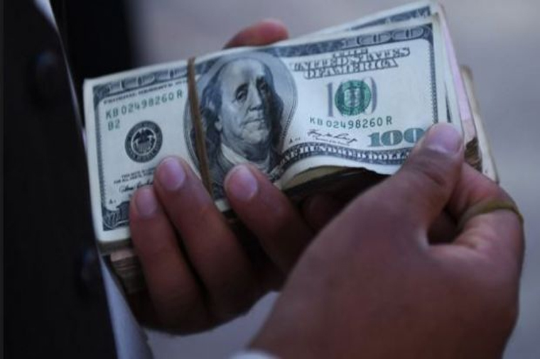 Bir ayda valyuta hərraclarında 373,2 milyon dollar satılıb