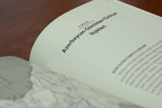 Türkiyə universitetlərində yeni dərslik – UNEC müəlliminin kitabı 