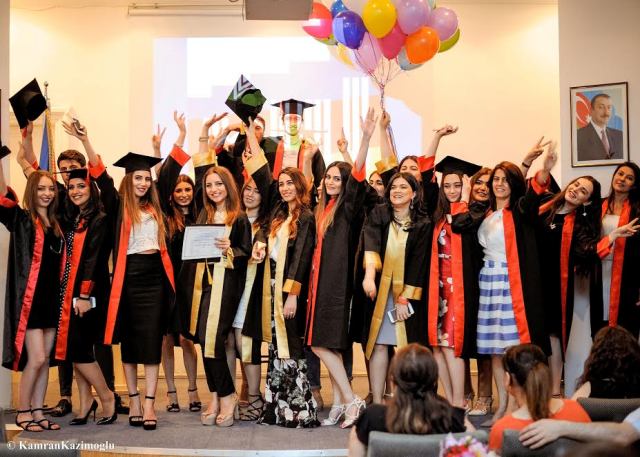 Qərb Universitetində məzun günü keçirilib