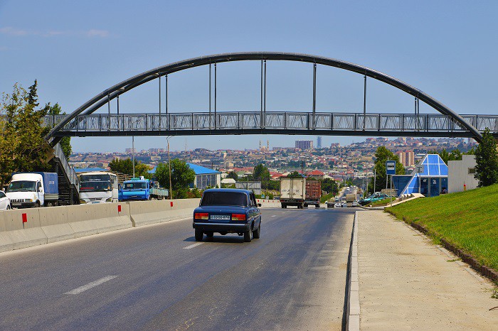 Sulutəpədə yeni yerüstü piyada keçidinin inşası yekunlaşıb – FOTO