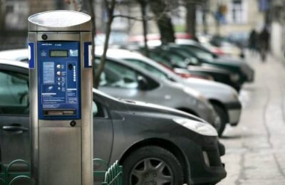 "Azərbaycan" nəşriyyatının qarşısına parkomat qoyuldu - Jurnalistlər ETİRAZ ETDİLƏR   