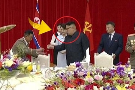 Şimali Koreya prezidentinin gizli saxladığı xanımı görüntüləndi - FOTOLAR