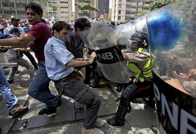 Argentinada toqquşmalarda 15 polis yaralandı 
