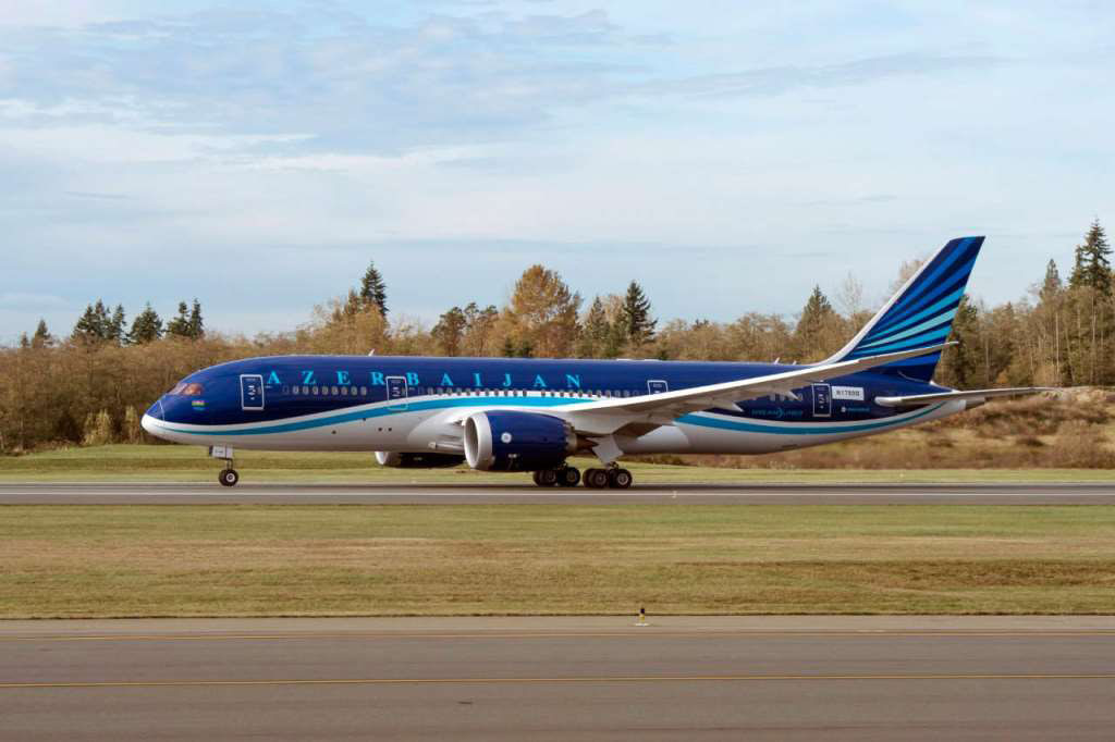 Sankt-Peterburq-Bakı aviareysi yubanır