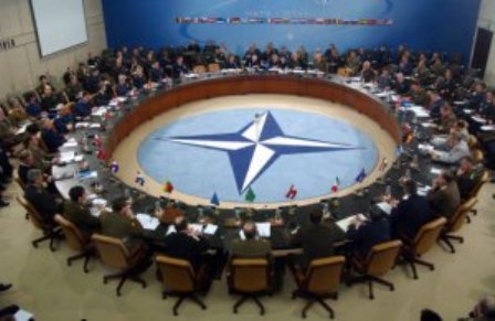 NATO qapılarını Kiyevə bağlamalıdır