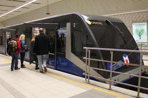 İstanbul metrosu su altında qaldı