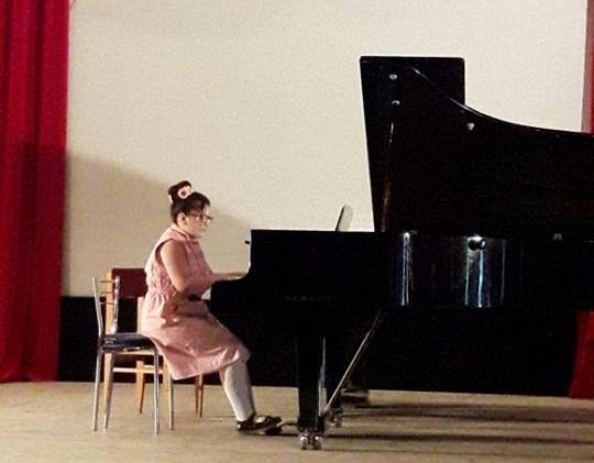 Köçkün jurnalistin qızı beynəlxalq festivalda qalib gəlib - FOTOLAR    