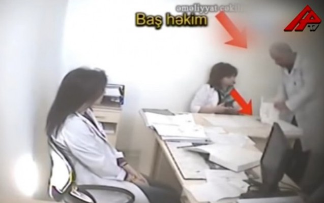 R&uuml;şvət alarkən həbs olunan baş həkim məhkəmə zalından azadlığa buraxıldı