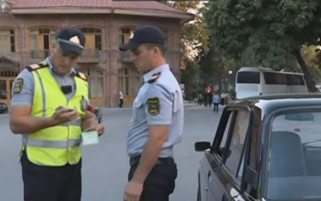 Yol polisləri digər polisləri reyddə saxlayıb xəbərdarlıq etdilər - VİDEO 