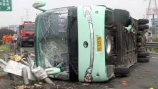 Avtobus yük maşınına çırpılıb: 18 ölü 