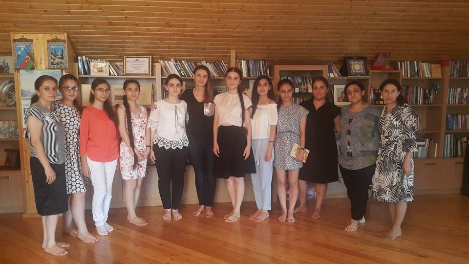 “Qızlarınızın arxasında durun, arzularına əngəl olmayın” Xanım millət vəkili