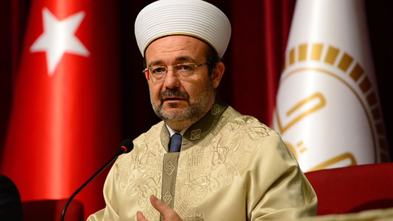 Türkiyənin dini naziri təqaüdə göndərildi