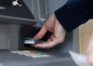 Salyan sakini Bakıda bankomatdan 318 manat oğurladı