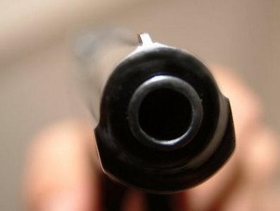 Yerevanda hərbçi polisə atəş açdı