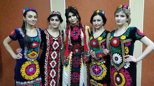 Tacikistanda hər kəsin milli geyim geyinməsi məcburi oldu