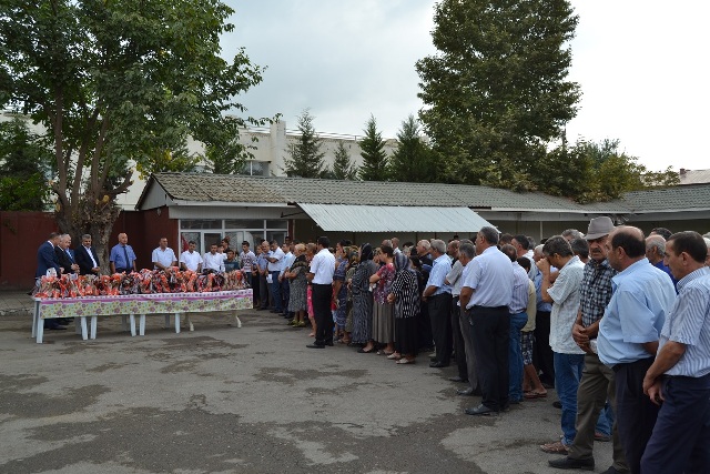Füzulidə şəhid və aztəminatlı ailələrə bayram sovqatı paylanıb