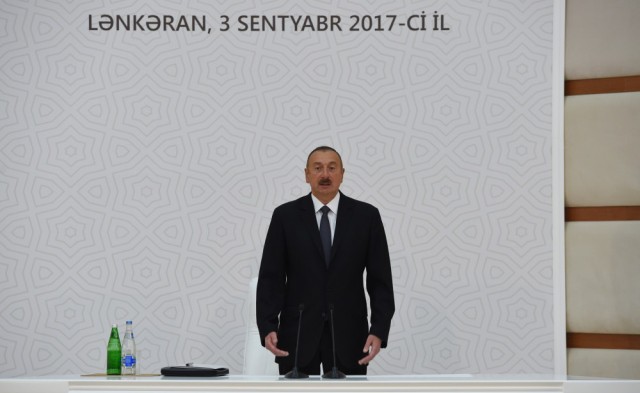 İlham Əliyev Lənkəranda müşavirə keçirib - YENİLƏNİB   