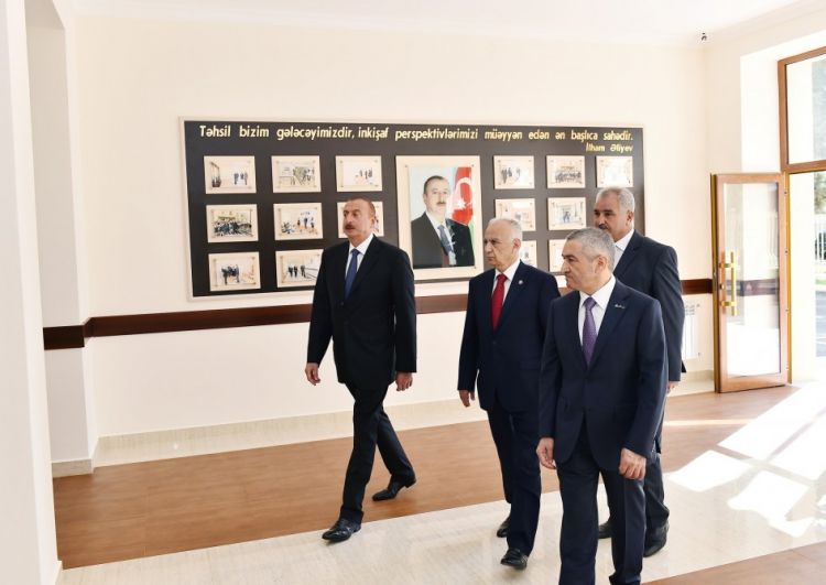 İlham Əliyev 74 nömrəli məktəbdə əsaslı təmirdən sonra yaradılan şəraitlə tanış olub - FOTOLAR