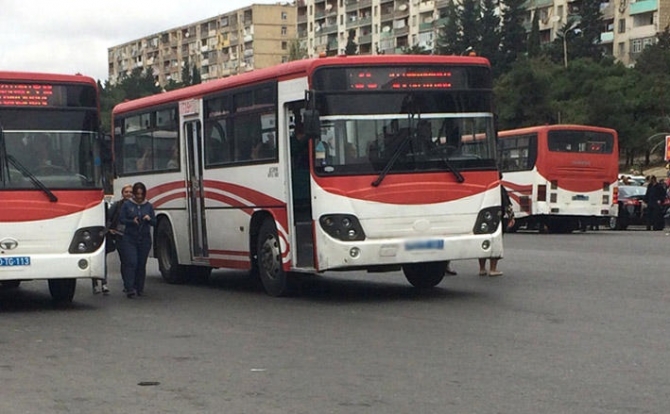 Sərnişin avtobusu yaşlı kişini vurdu