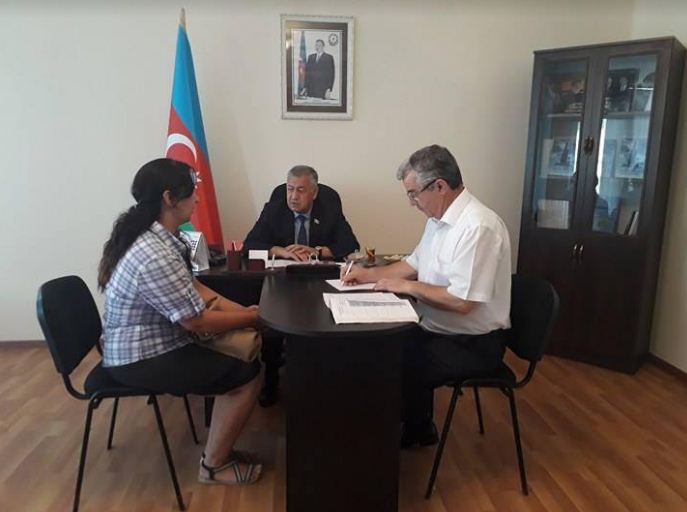 Deputat bayram günlərində seçiciləri ilə görüşüb