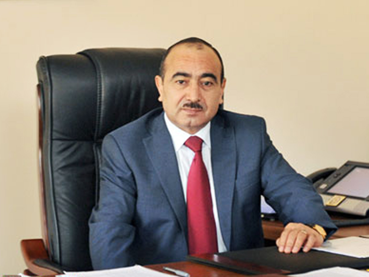 Əli Həsənov korrupsiya iddialarına cavab verdi