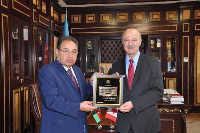 Kanadalı nazir Bakı Dövlət Universitetində olub