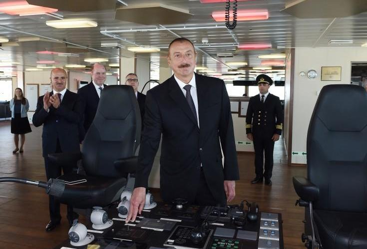 İlham Əliyev “Xankəndi” sualtı tikinti gəmisinin təqdimat mərasimində 