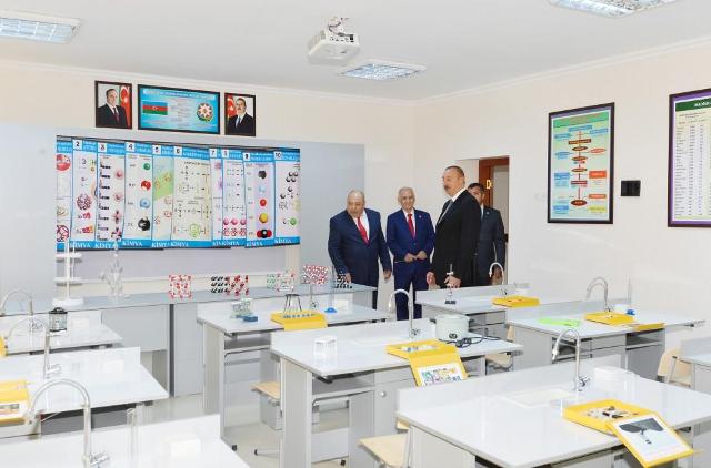 Prezident 212 saylı məktəbdə yaradılan şəraitlə tanış olub