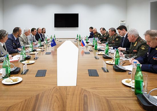 Rusiyanın ordu generalı Bakıda NATO rəsmisi ilə görüşdü