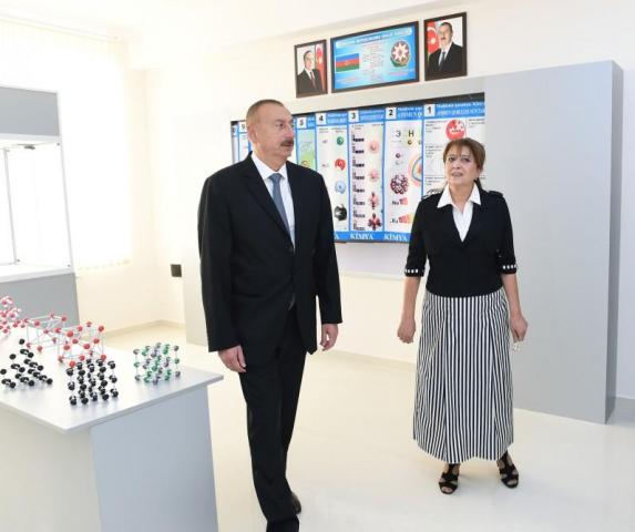 Prezident 239 və 162 nömrəli məktəblərdə 
