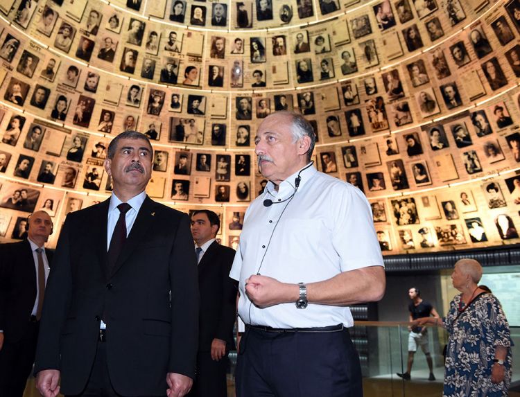 Zakir Həsənov yəhudilərin xatirə memorialını ziyarət edib
