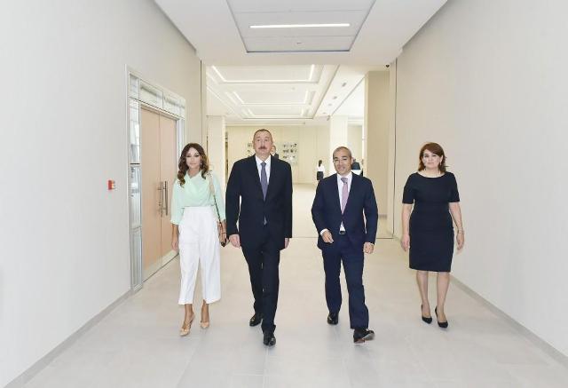 Prezident  və xanımı 20 nömrəli məktəb-liseyin AÇILIŞINDA - YENİLƏNİB
