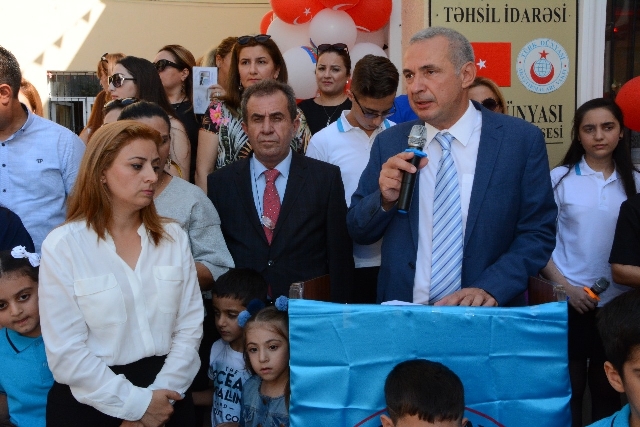 Bakı Atatürk Liseyində dərs ili başladı - 82 şagird birinci sinfə getdi   