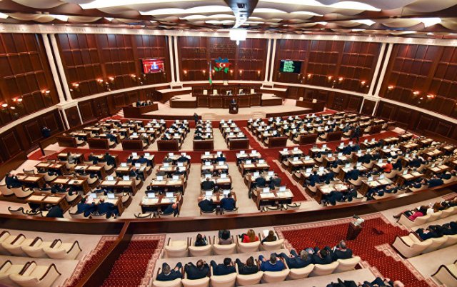 2 deputat Parisə gedir  