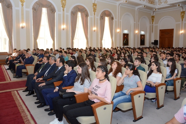 UNEC rektoru: "Müsbət proseslərin müşahidəçisi yox, iştirakçısı olun"