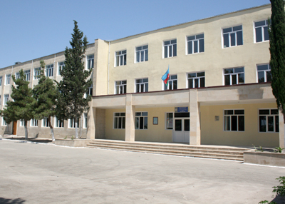 Ağdaşda məktəbdə yıxılan şagird öldü