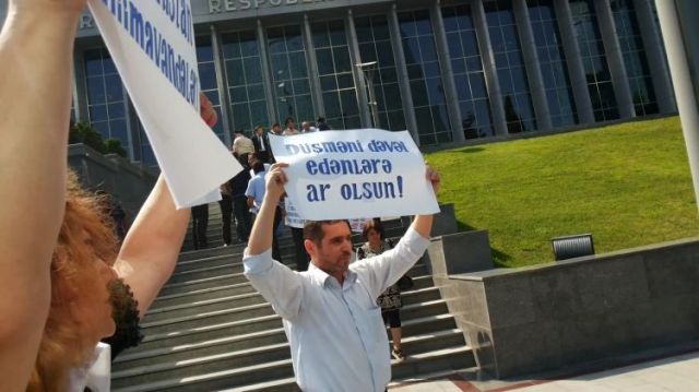 QAT erməni deputatların Bakıya gəlişinə etiraz etdi - FOTOLAR