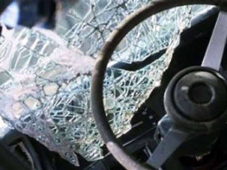 Bakıda "Toyota Land Cruizer" "Nissan Tiida"nı vurdu