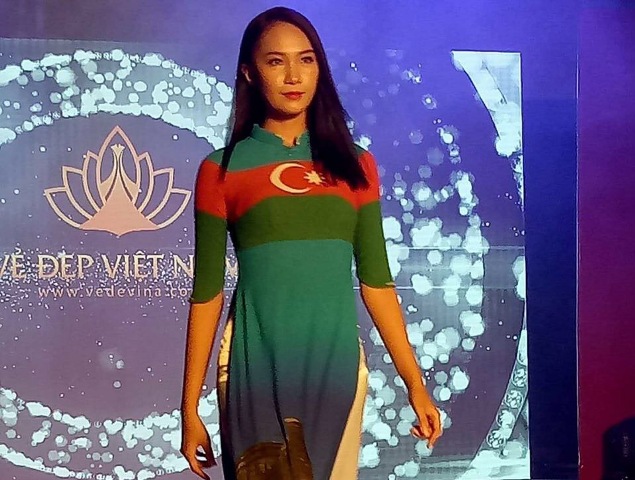 Vyetnamlı qızlar Azərbaycan bayrağına büründü - FOTOLAR   