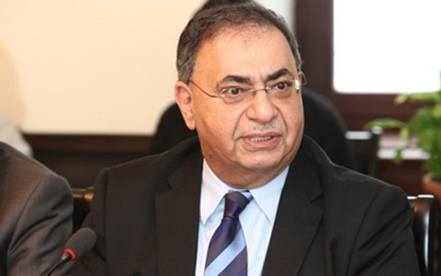Universitetlər niyə məzun diplomlarını vaxtında vermirlər? - Deputat cavab istədi