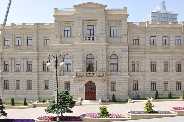 Milli İncəsənət Muzeyinin əməkdaşlarına fəxri adlar verilib