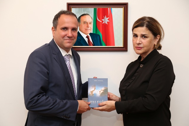 Macarıstan səfiri Tərcümə Mərkəzində
