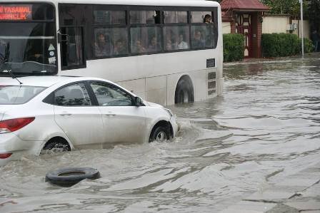 “Azərsu” yollarda subasmalar olmayacağını vəd etdi   